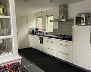 Moderne keuken in Johanneshof vakantiehuis, Wateren, Drenthe.