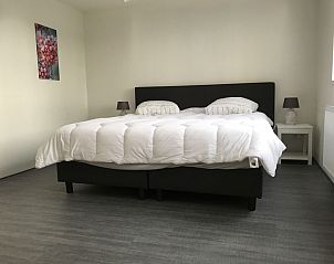 Ruime slaapkamer in Johanneshof vakantiehuis, Wateren, Drenthe.