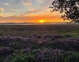 Adembenemende zonsondergang bij Johanneshof, Wateren, Drenthe.