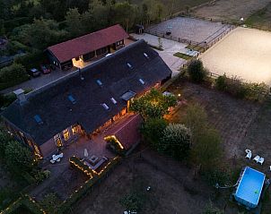 Luchtfoto van Huisje in Koekange, vakantieverblijf in Zuidwest Drenthe met zwembad en manege.