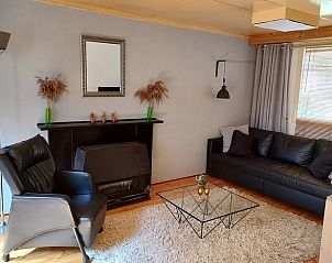 Comfortabele zithoek in Vakantiehuis in Drachten, perfect voor ontspanning in Friesland.