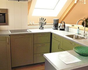 Stijlvolle keuken met moderne apparatuur in Huisje in Bolsward, vakantiehuis in de Friese elfsteden.