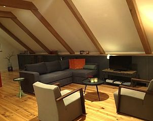 Gezellige zithoek in Huisje in Bolsward, vakantiehuis in Friesland, ideaal voor ontspanning na een dag verkennen.