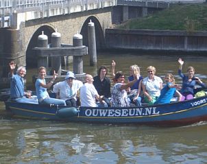 Verblijf 240802 • Boot Friese elfsteden • sloep voorstad van londen      