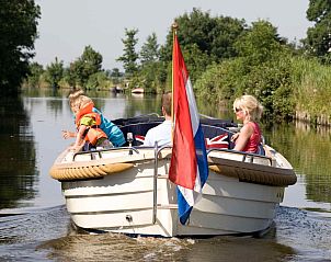 Veranda van vakantiehuis FR094 met uitzicht op De Westereen, Friesland