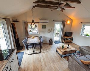 Open leefruimte in Huisje in Nij Beets, vakantiehuis in Nij Beets, met veel licht en comfort.