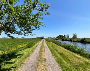 Omgeving van Huisje in Nij Beets, vakantieaccommodatie op het Friese platteland, met wandelpaden.