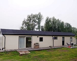 Buitenterras van Vakantiehuisje in Jirnsum, ontspannen in Het Friese platteland, Friesland.