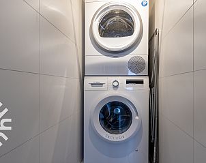 Gezellige woonkamer in vakantiehuis FR422, Schoterzijl, met comfortabele zitruimte