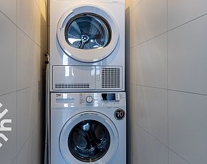 Slaapkamer met kast in vakantiehuis FR423, Schoterzijl, Friesland voor comfortabel verblijf.