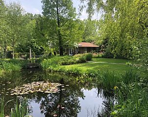 Cottage in Olterterp overlooking the pond, ideal for nature lovers in Friesland.