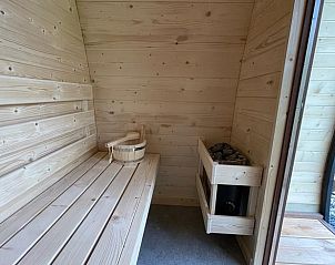 Viservaring bij Vakantiehuisje in Bartlehiem aan het kanaal op het Friese platteland in Friesland.