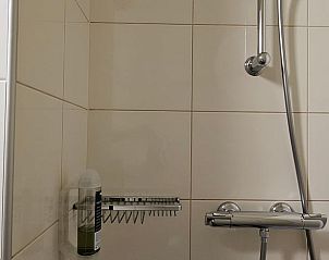 Douche in Huisje in Jistrum, ideaal voor een verfrissende start van de dag.