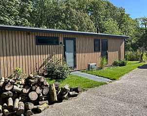 Houten vakantiehuis Huisje in Pingjum op het Friese platteland, Friesland.