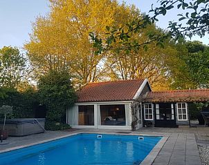 Vakantiehuis in Fochteloo met zwembad op het Friese platteland, ideaal voor een ontspannen verblijf in Friesland.