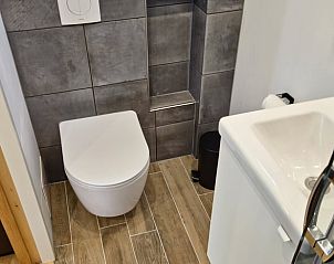 Modern bathroom with toilet in Holiday home in Jelsum, The Frisian countryside.