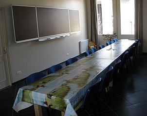 Ruime eetruimte in De Bonenkamp vakantiehuis in Echteld, ideaal voor groepsdiners in Rivierengebied.