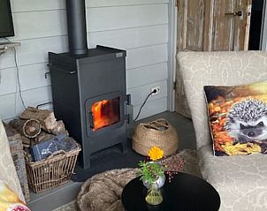 Sfeervolle nachtelijke slaapkamer in Huisje in Zoelen, vakantiehuis in Rivierengebied, Gelderland.