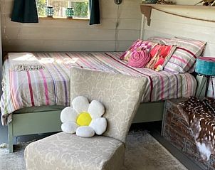 Vensterbankdecoratie bij Huisje in Zoelen, vakantiehuis in Rivierengebied, Gelderland.