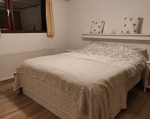 Comfortabele tweepersoonsslaapkamer in Vakantiehuisje in Ochten, Rivierengebied, Gelderland.