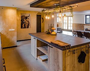 Stijlvolle eetruimte in Vakantiehuisje in Beneden-Leeuwen, ideaal voor gezellige diners.