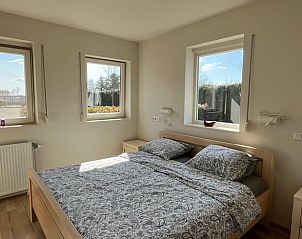 Woonkamer met toegang tot terras in Vakantiehuisje in Driel.