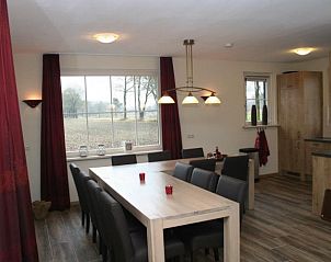 Ruime eetkamer met uitzicht in Kom in de Bedstee Winterswijk, vakantiehuis in Winterswijk, Achterhoek, Gelderland.