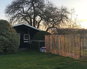 Knusse hoek met houten schuur bij Sturrishuus appartement in Varsseveld, Achterhoek, Gelderland.