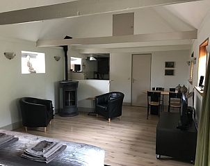 Open woonkamer met zithoek in Sturrishuus appartement, Varsseveld, Achterhoek, Gelderland.