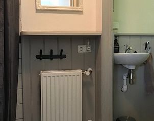 Moderne badkamer in Sturrishuus appartement in Varsseveld, Achterhoek, Gelderland.