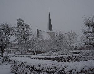 Sneeuwlandschap rondom Vakantiehuis Het Hof in Lichtenvoorde, winterse charme in Gelderland.
