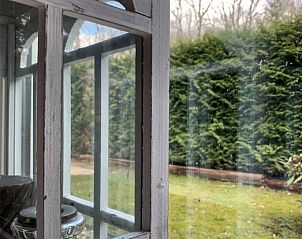 Uitzicht vanuit www.vakantiebungalow-epe.nl in Epe, Veluwe met groene tuin en serene omgeving.