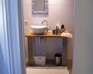 Moderne badkamer in Borchgstede, bed and breakfast in Heerde, Veluwe.