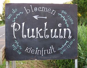 Pluktuin bord nabij Borchgstede bed and breakfast, Heerde, Veluwe.