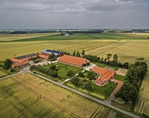 Luchtfoto van Huisje in Woldendorp, vakantiehuis omgeven door natuur in Noordoost Groningen, Groningen.