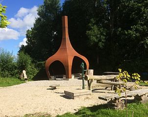 Unieke architectuur in de omgeving van Vakantiehuisje in Houwerzijl, Noordwest Groningen.