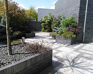 Gerumiges, modern eingerichtetes Wohnzimmer im Ferienhaus L303, Venray, Nord-Limburg, fr einen komfortablen Aufenthalt.