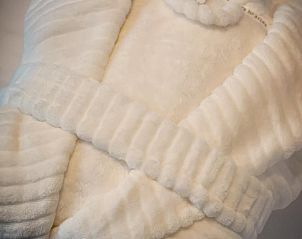 Weicher Bademantel in Cottage in Heijen, Ferienhaus in Heijen, Nord-Limburg.