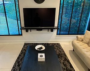 Modernes Wohnzimmer in Cottage in Heijen, Ferienhaus in Limburg.