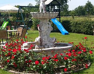 Fontein in de tuin van De Zegelskol appartement, Heijenrath, Limburg.