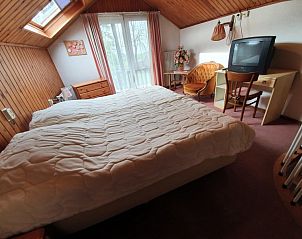 Comfortabele slaapkamer in bie 't kapelke, vakantiehuis in Heijenrath, Zuid Limburg, met natuurlijk licht.
