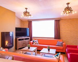 Knusse zithoek met open haard in Voorhuis & Achterhuis vakantiewoning, Hoogeloon, Kempen