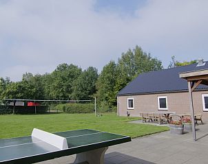 De Hooiberg in Hoogeloon biedt een terras met pingpongtafel en groene omgeving in de Kempen.