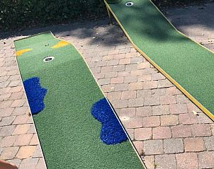 Minigolfbaan bij De Schaapskooi vakantiehuis in Hoogeloon, leuk voor families en groepen, Kempen, Noord Brabant.