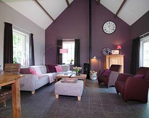 Gezellige woonkamer in De Kipmulder vakantiehuis, Bladel, Kempen. Comfortabele zitruimte met landelijke charme in Noord Brabant.