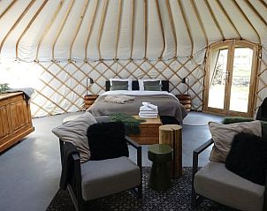 Sfeervolle binnenruimte van Vakantiehuisje in Moergestel, knusse yurt in Hart van Brabant, Noord Brabant.
