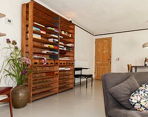 Gezellige leeshoek in Vakantiehuis in Zegge, perfect voor een ontspannen verblijf in Zegge, West Brabant.