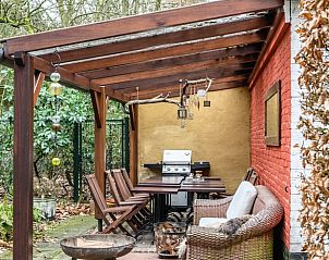 Overdekte veranda bij Huisje in Putte, vakantiehuis in West Brabant, Noord Brabant.