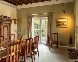 Stijlvolle eetkamer in Huisje in Putte, vakantiehuis in West Brabant, Noord Brabant.