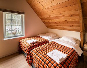 Knusse slaapkamer met twee bedden in Huisje in Putte, vakantiehuis in West Brabant, Noord Brabant.